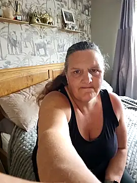 MissQueenBeex online show from 09-26-25, 10:41