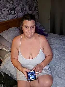 MissQueenBeex online show from 10-13-25, 07:58