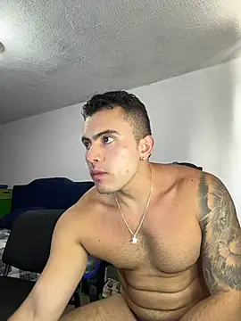 Snapshot of LucasJewely chatting on 10-05-25, 04:05 LucasJewely online show from 10-05-25, 04:05