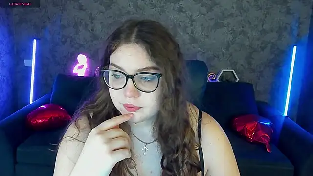 LuxSopphia online show from 02-22-26, 07:56