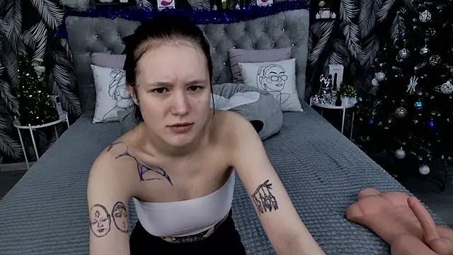 CarolineTenders online show from 12-21-25, 01:13