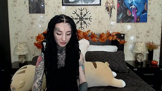 Snapshot of Velvetbat chatting on 10-27-25, 07:01 Velvetbat online show from 10-27-25, 07:01