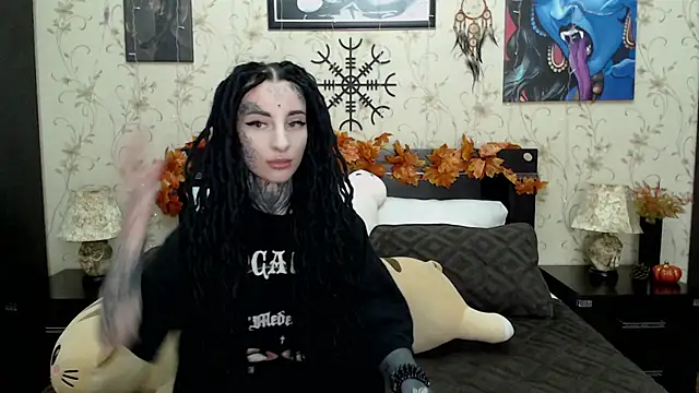 Snapshot of Velvetbat chatting on 10-28-25, 07:45 Velvetbat online show from 10-28-25, 07:45