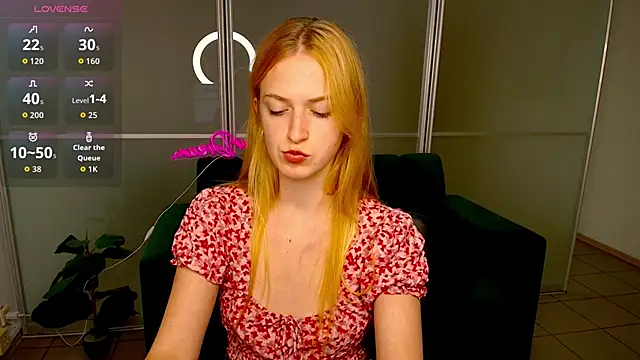 Snapshot of MirandaMayers chatting on 10-22-25, 07:24 MirandaMayers online show from 10-22-25, 07:24