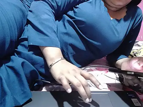 Flowing love online show from 09-18-25, 06:10