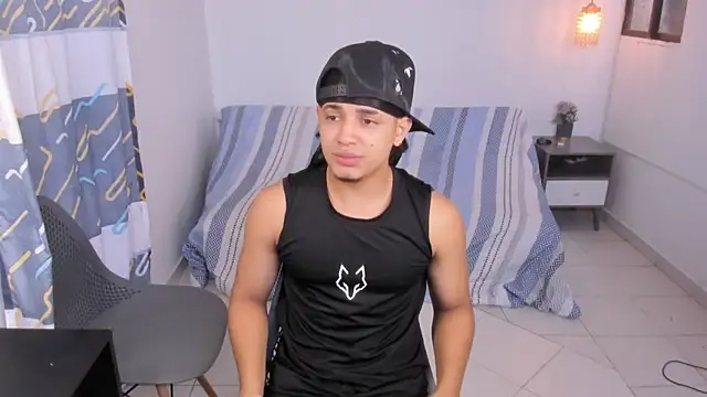 Snapshot of samxx_muscle chatting on 07-06-26, 01:41 samxx muscle online show from 07-06-26, 01:41