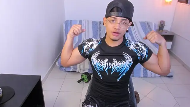Snapshot of samxx_muscle chatting on 07-08-26, 12:53 samxx muscle online show from 07-08-26, 12:53