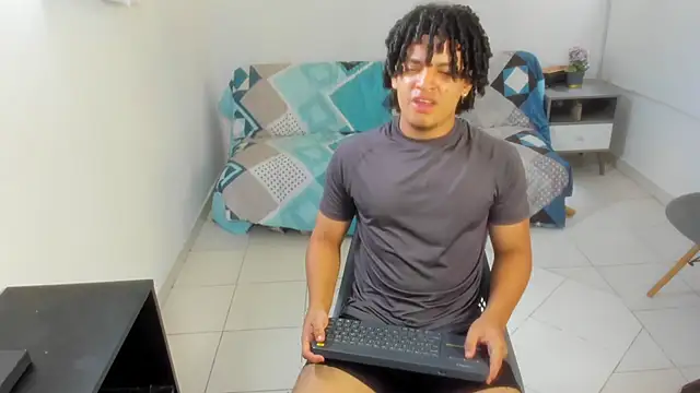 Snapshot of samxx_muscle chatting on 07-21-26, 05:37 samxx muscle online show from 07-21-26, 05:37