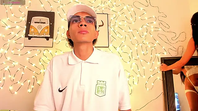 Snapshot of candyandmarilyn chatting on 01-12-26, 11:10 candyandmarilyn online show from 01-12-26, 11:10