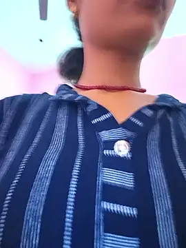 Snapshot of Eshna_Dabral chatting on 09-10-25, 12:54 Eshna Dabral online show from 09-10-25, 12:54