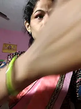 Snapshot of Eshna_Dabral chatting on 09-16-25, 12:44 Eshna Dabral online show from 09-16-25, 12:44