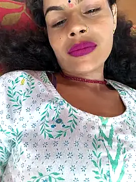 Snapshot of Eshna_Dabral chatting on 09-17-25, 07:32 Eshna Dabral online show from 09-17-25, 07:32