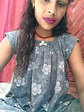 Snapshot of Eshna_Dabral chatting on 09-20-25, 03:29 Eshna Dabral online show from 09-20-25, 03:29