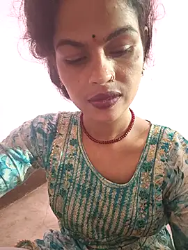 Snapshot of Eshna_Dabral chatting on 10-04-25, 01:03 Eshna Dabral online show from 10-04-25, 01:03