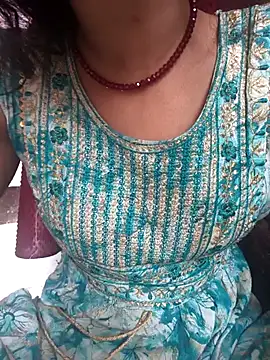 Snapshot of Eshna_Dabral chatting on 10-08-25, 02:20 Eshna Dabral online show from 10-08-25, 02:20