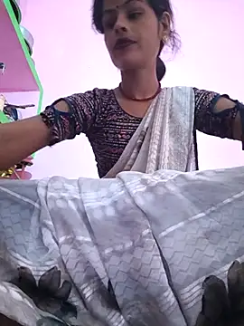 Snapshot of Eshna_Dabral chatting on 10-09-25, 01:25 Eshna Dabral online show from 10-09-25, 01:25