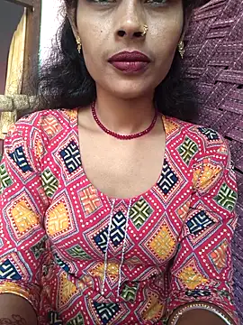 Snapshot of Eshna_Dabral chatting on 10-11-25, 02:22 Eshna Dabral online show from 10-11-25, 02:22