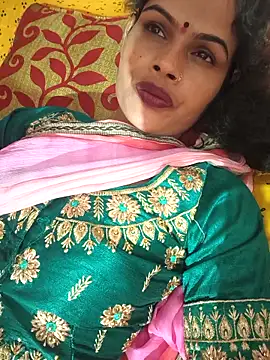 Snapshot of Eshna_Dabral chatting on 10-14-25, 03:35 Eshna Dabral online show from 10-14-25, 03:35