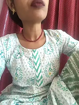 Snapshot of Eshna_Dabral chatting on 10-16-25, 07:42 Eshna Dabral online show from 10-16-25, 07:42