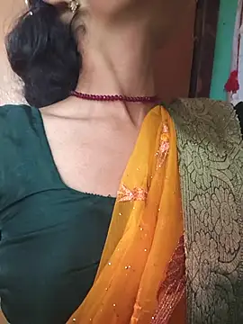 Snapshot of Eshna_Dabral chatting on 10-19-25, 01:45 Eshna Dabral online show from 10-19-25, 01:45