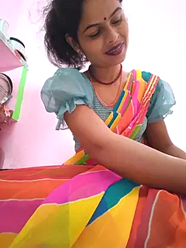 Snapshot of Eshna_Dabral chatting on 10-27-25, 01:42 Eshna Dabral online show from 10-27-25, 01:42