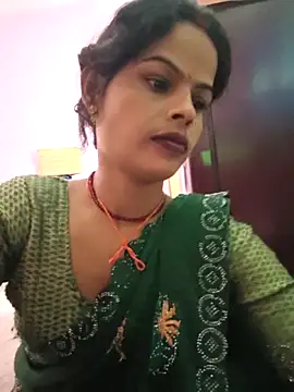 Snapshot of Eshna_Dabral chatting on 10-30-25, 12:56 Eshna Dabral online show from 10-30-25, 12:56