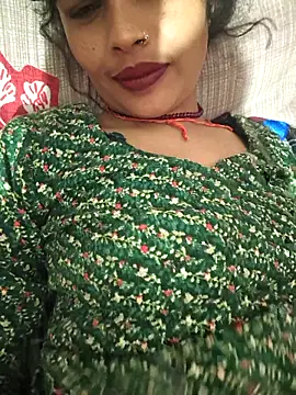 Snapshot of Eshna_Dabral chatting on 11-02-25, 03:25 Eshna Dabral online show from 11-02-25, 03:25