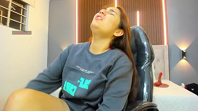 Snapshot of Katha03_ chatting on 10-12-25, 04:00 Katha03  online show from 10-12-25, 04:00