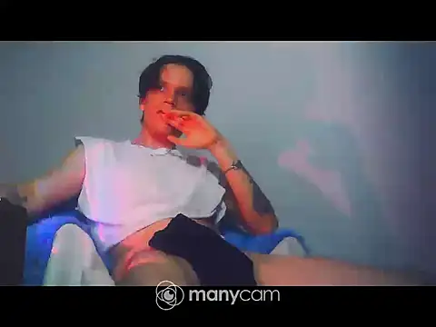 Snapshot of santihot089 chatting on 10-18-25, 03:09 santihot089 online show from 10-18-25, 03:09