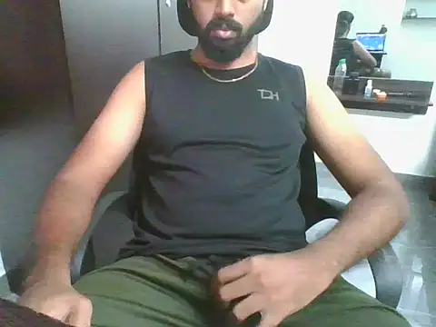 lovelyakash69 online show from 11-05-25, 03:50