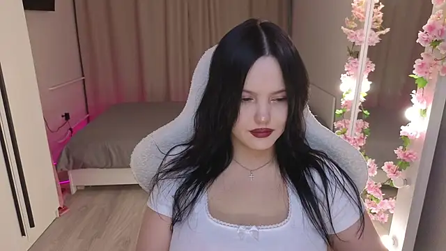 Snapshot of Betty__Davvis chatting on 11-21-25, 01:32 Betty Davvis online show from 11-21-25, 01:32