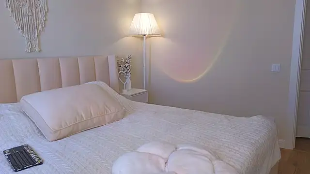 Snapshot of Candymrr chatting on 11-25-25, 05:40 Candymrr online show from 11-25-25, 05:40