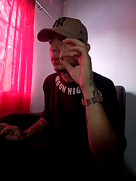 Snapshot of Chris__Jones chatting on 09-23-25, 05:38 Chris Jones online show from 09-23-25, 05:38