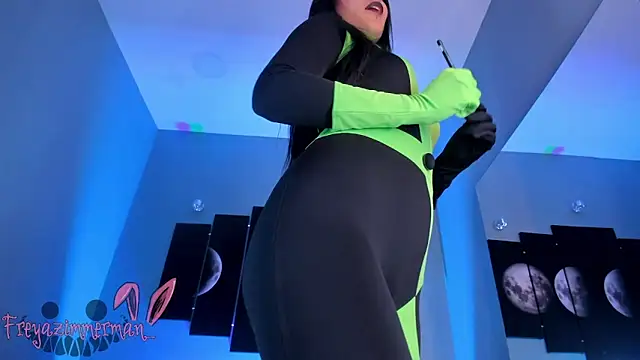 Snapshot of FreyaZimmerman_ chatting on 10-06-25, 08:28 FreyaZimmerman online show from 10-06-25, 08:28