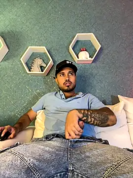 Snapshot of PapiStan chatting on 10-05-25, 03:43 PapiStan online show from 10-05-25, 03:43