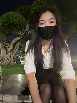 Snapshot of AiBanana chatting on 10-15-25, 12:05 AiBanana online show from 10-15-25, 12:05