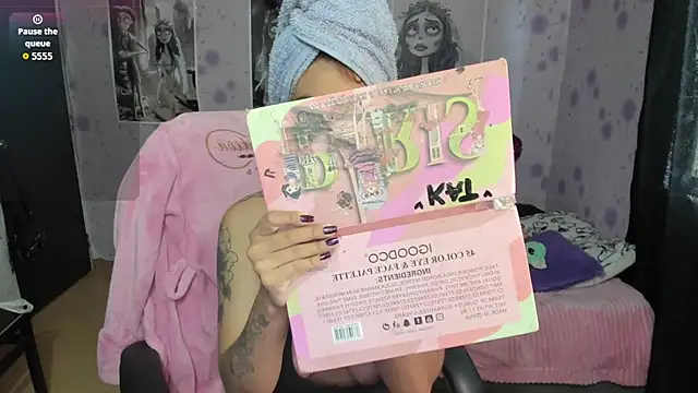 Snapshot of Medussa_katt chatting on 09-30-25, 06:13 Medussa katt online show from 09-30-25, 06:13