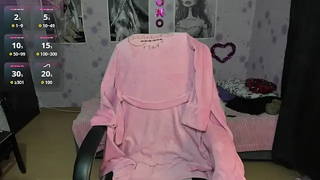 Snapshot of Medussa_katt chatting on 10-24-25, 01:46 Medussa katt online show from 10-24-25, 01:46