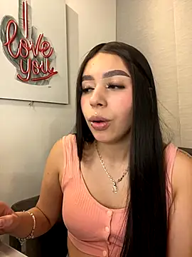 Snapshot of Cristina_pinkk chatting on 11-11-25, 02:22 Cristina pinkk online show from 11-11-25, 02:22