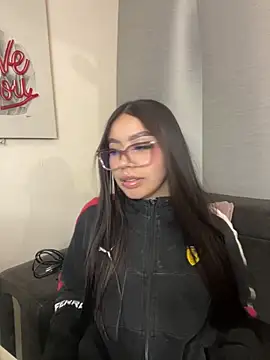 Snapshot of Cristina_pinkk chatting on 11-29-25, 03:31 Cristina pinkk online show from 11-29-25, 03:31