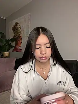 Snapshot of Cristina_pinkk chatting on 12-15-25, 04:06 Cristina pinkk online show from 12-15-25, 04:06