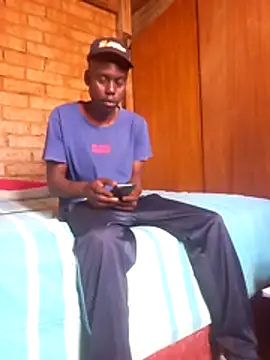 Snapshot of T1011 chatting on 12-16-25, 07:46 T1011 online show from 12-16-25, 07:46