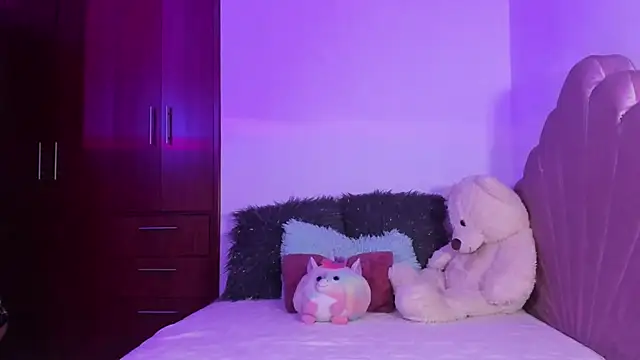 Snapshot of BellaSun_ chatting on 09-10-25, 05:07 BellaSun online show from 09-10-25, 05:07