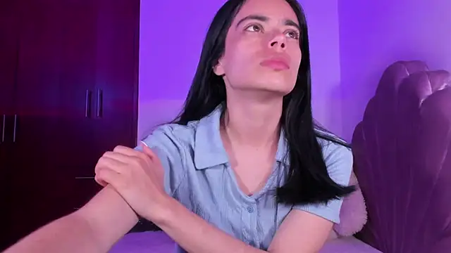 Snapshot of BellaSun_ chatting on 09-11-25, 04:23 BellaSun online show from 09-11-25, 04:23