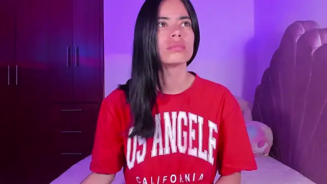 Snapshot of BellaSun_ chatting on 09-13-25, 04:34 BellaSun online show from 09-13-25, 04:34