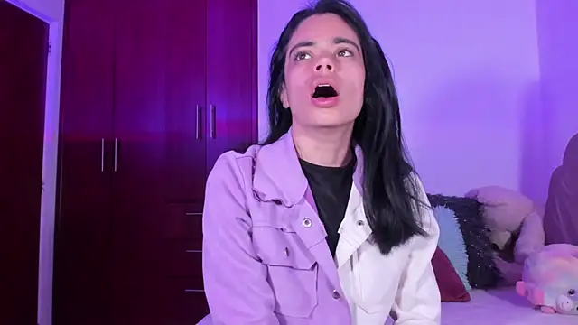 Snapshot of BellaSun_ chatting on 09-16-25, 05:08 BellaSun online show from 09-16-25, 05:08