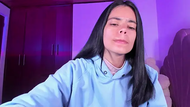 Snapshot of BellaSun_ chatting on 09-20-25, 04:13 BellaSun online show from 09-20-25, 04:13