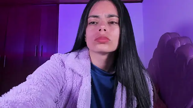 Snapshot of BellaSun_ chatting on 10-01-25, 04:51 BellaSun online show from 10-01-25, 04:51