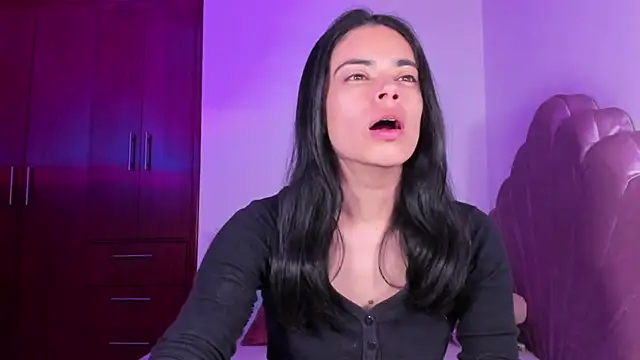 Snapshot of BellaSun_ chatting on 10-09-25, 04:54 BellaSun online show from 10-09-25, 04:54