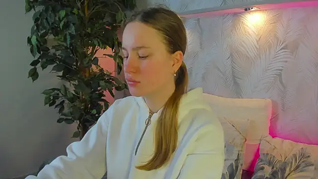 Candy Cansew online show from 09-19-25, 12:02